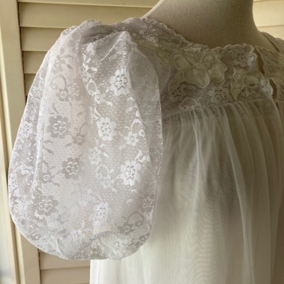 1980's Movie Star Nylon and Chiffon Peignoir Set - Picture 9 of 12